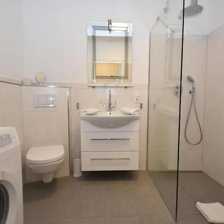 Tante Maass Apartament *